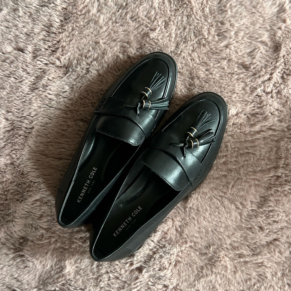 Kenneth Cole Black Leather Tasseled Loafers 🥿